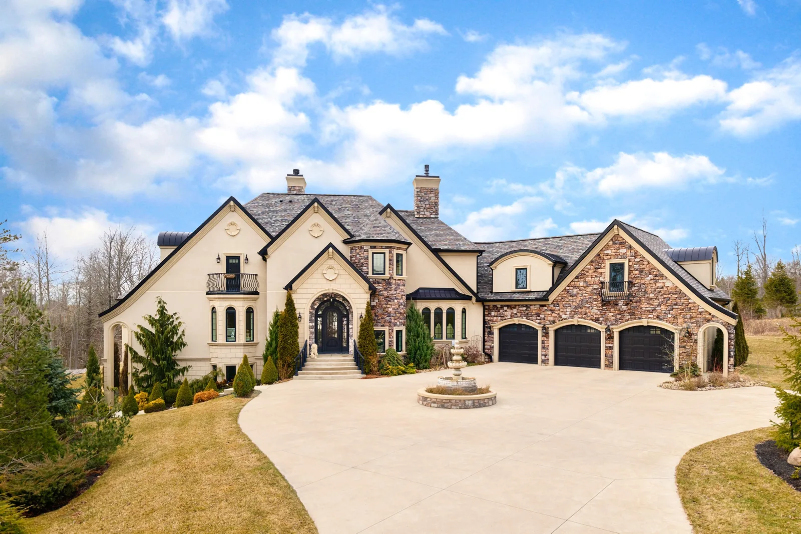 The Courtyard House — image 2
