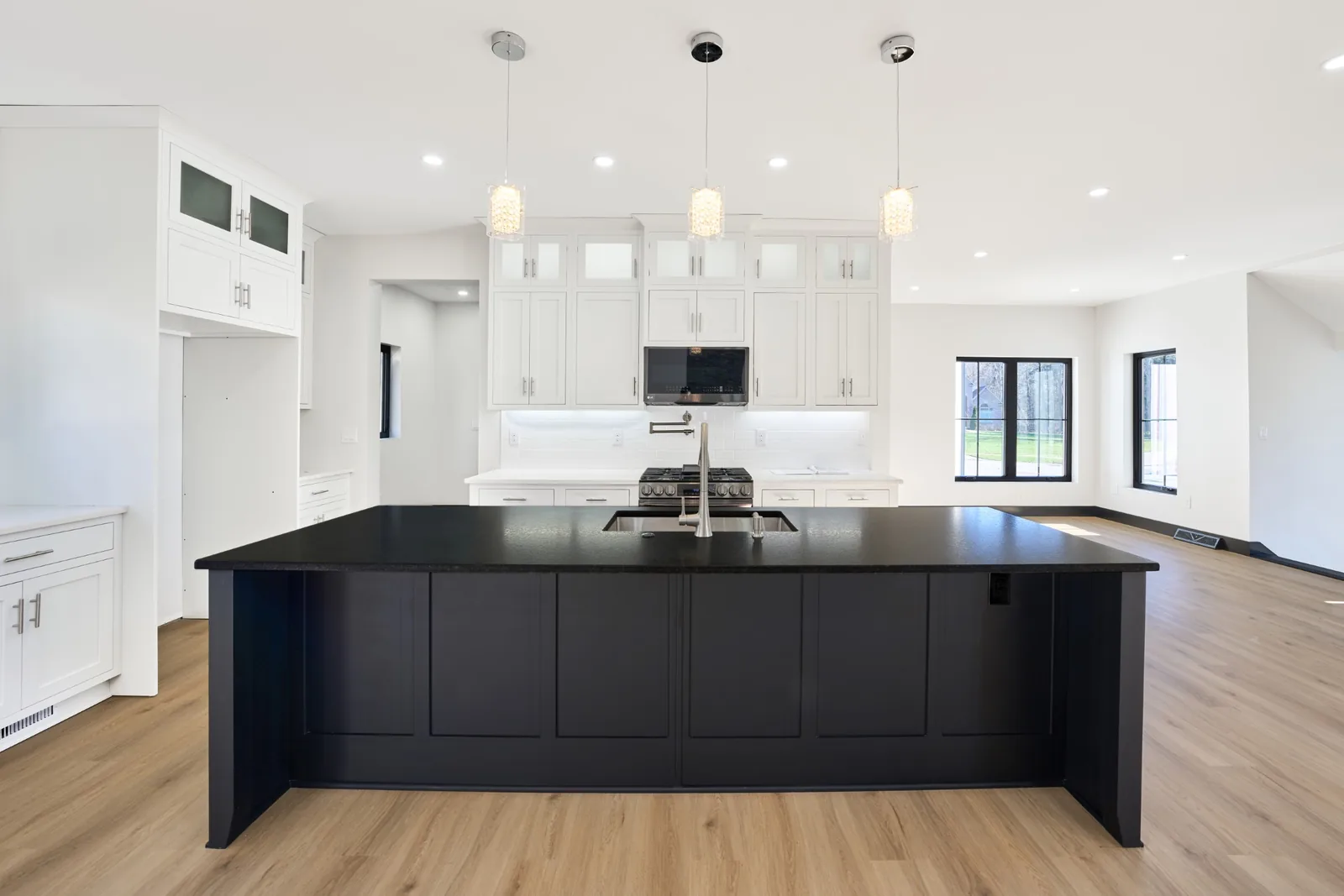 Kitchen with a contrasting island and white cabinetry